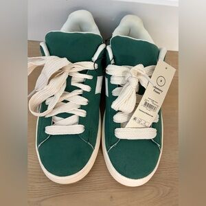 No Boundaries Size 9 Green Suede Sneakers with White Laces